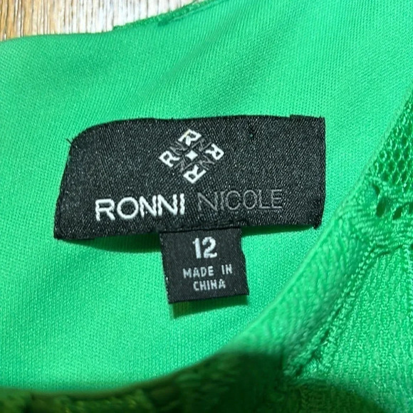 Ronni Nicole Green Lace Dress Size 12 - Picture 3 of 8